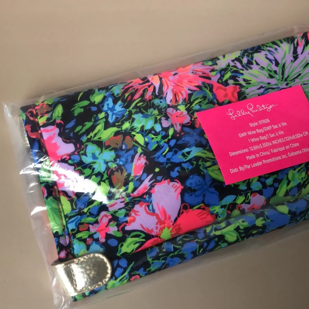 NWT Lilly Pulitzer Multi Festive Fantasy Wine Bag